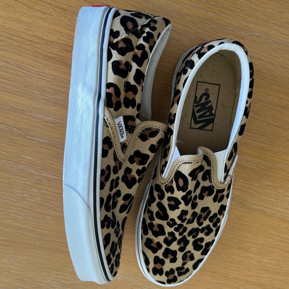 Never worn no tags no box - Picture 2 of 3